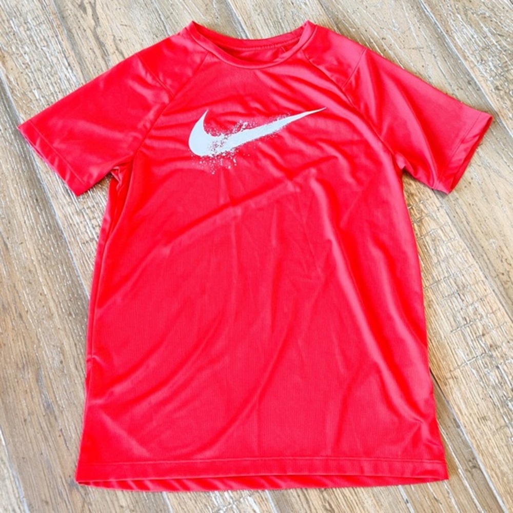 Boy's Nike Athletic Shirt in Red Size Large